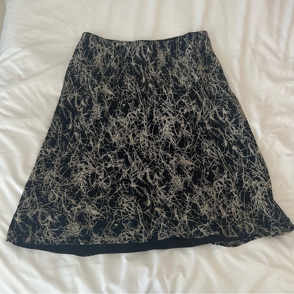 Lily Dresses & Skirts - A lined skirt with modern pattern